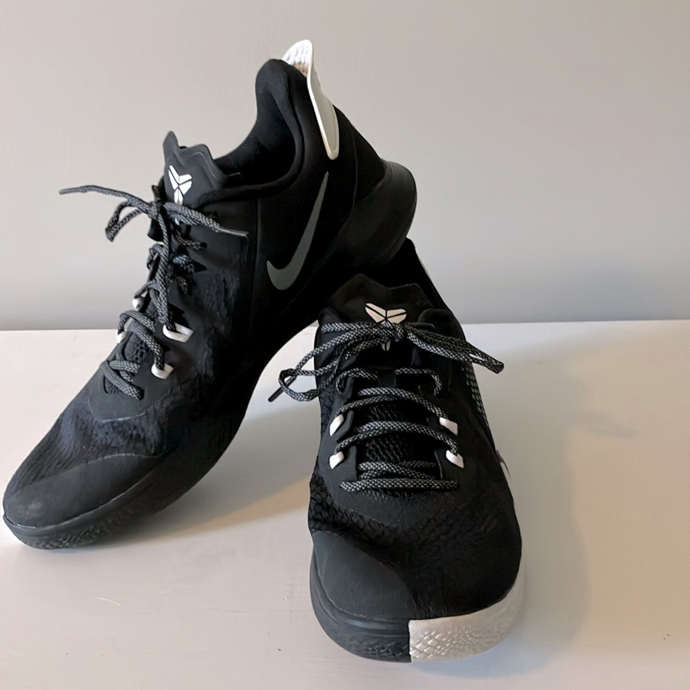 Kobe Mamba Fury 'Snakeskin Nike shoes-Black White'. Size 12.5 US. CK-2087-001
